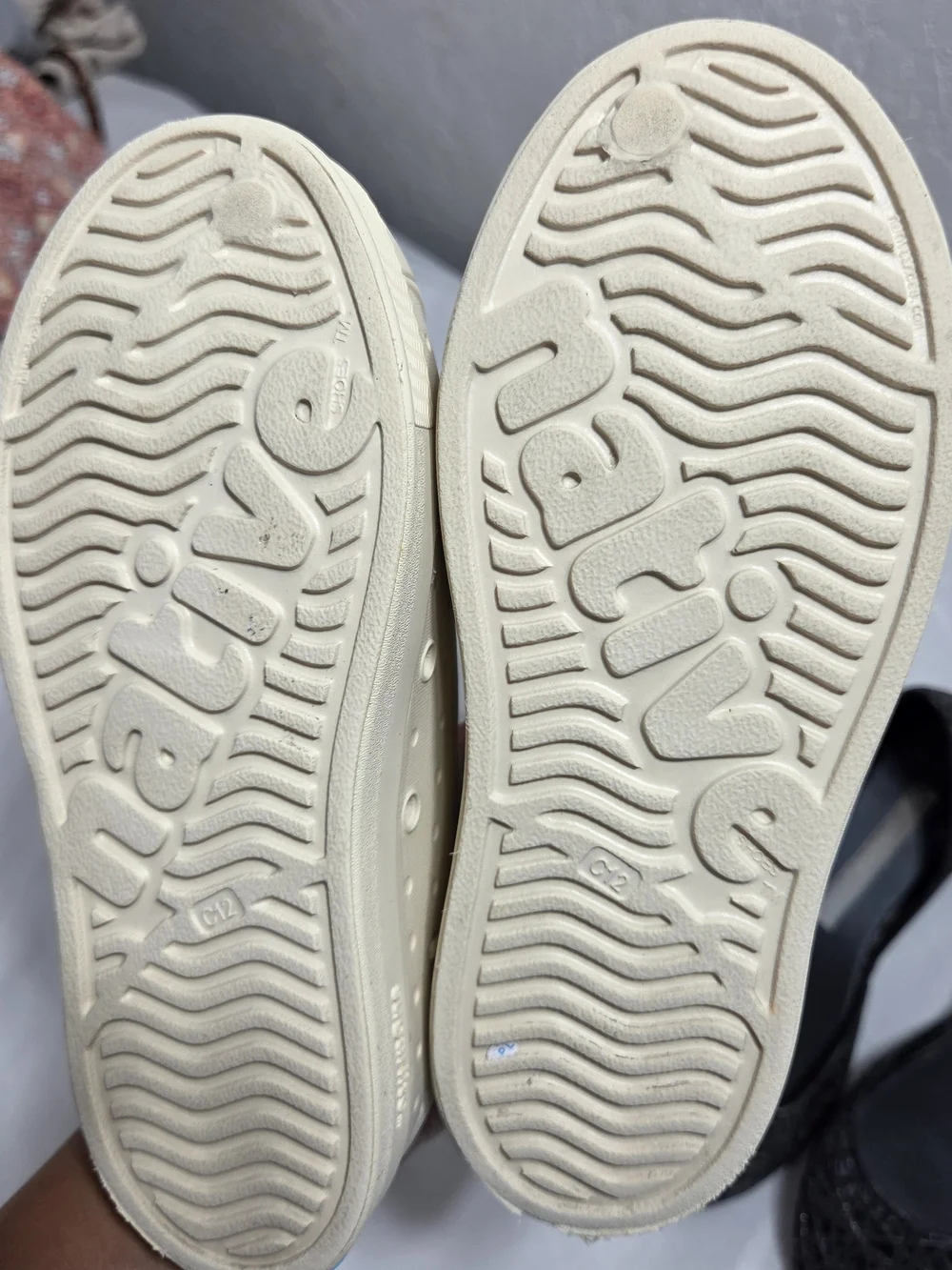 NATIVE SHOES Kids Jefferson Cozy Cream Faux Shearling Lined Mules Size 12C